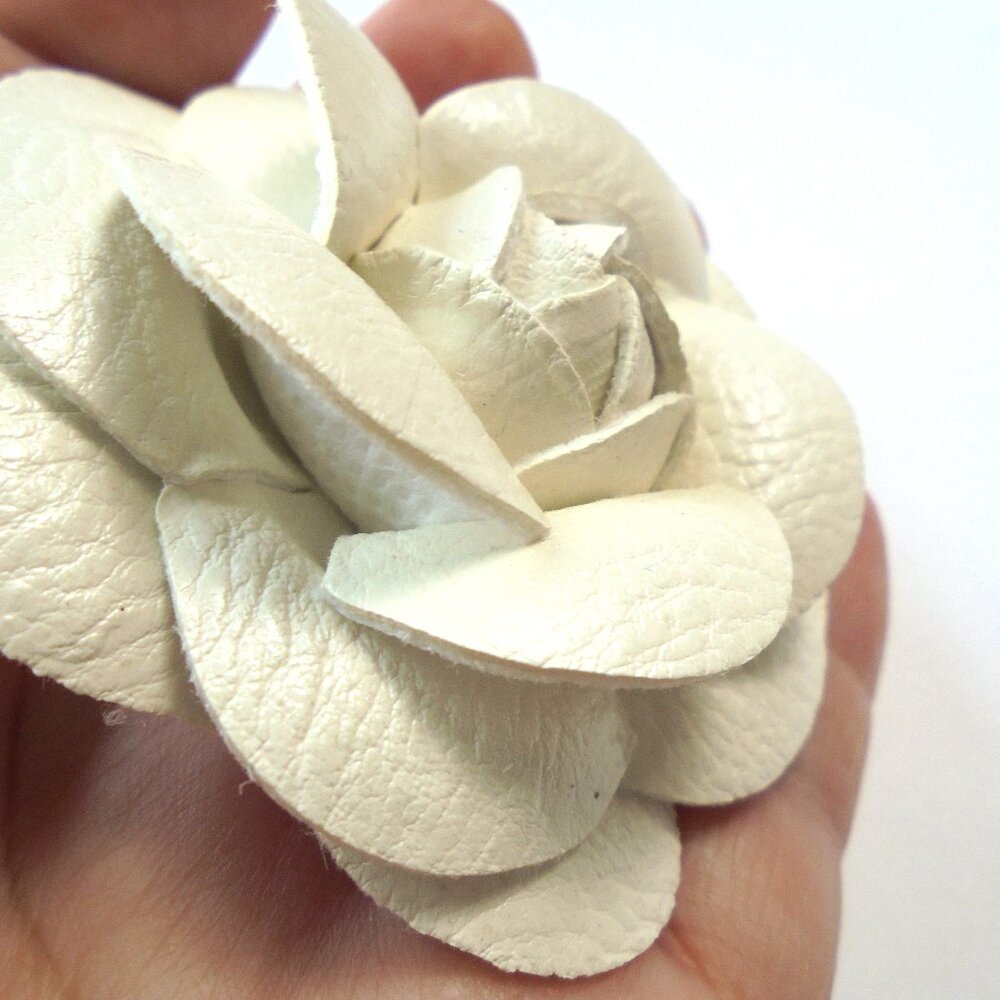 Floral Brooch Cream color flower Pin accessories 2.5" NEW - Picture 4 of 9